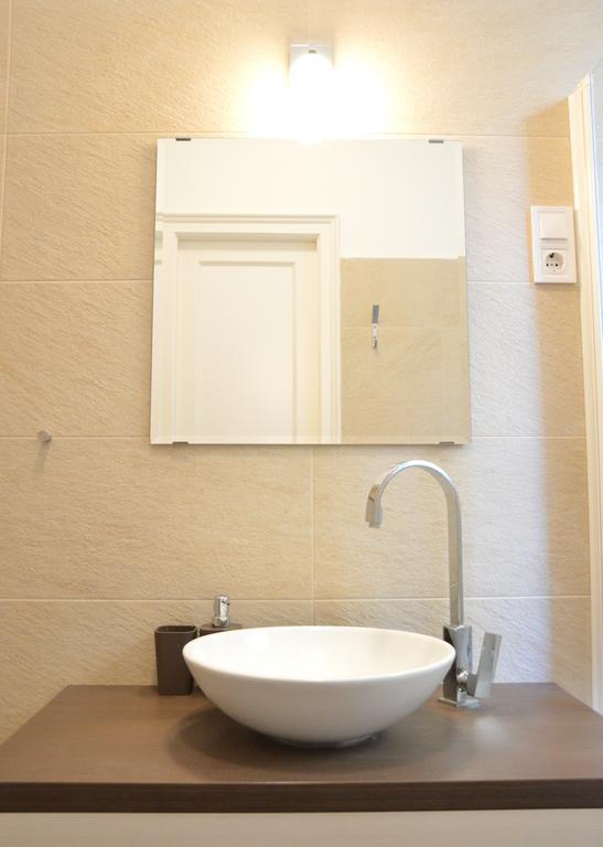 Two Bedroom Apartment At Bajcsy บูดาเปสต์ ภายนอก รูปภาพ